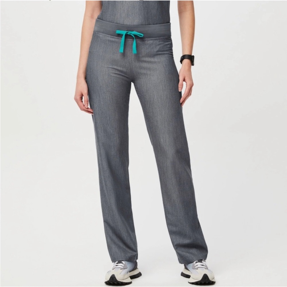 NWOT Figs Graphite Livingston straight leg scrub pant - size M.